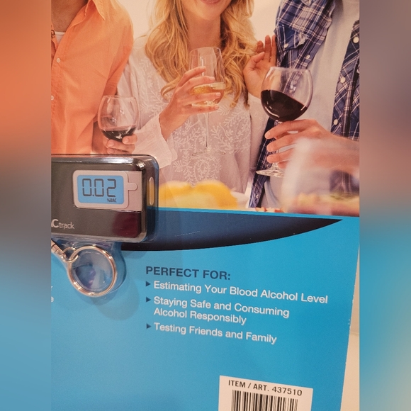 BACtrack Keychain Alcohol Detector LED Display Fold Out Mouthpiece New Sealed - Picture 4 of 6